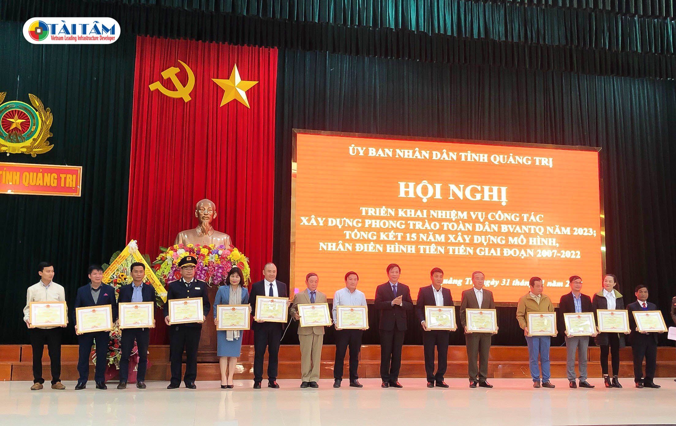 UBND TỈNH QUẢNG TRỊ BIỂU DƯƠNG CÔNG TY TNHH MTV ĐT NĂNG LƯỢNG TÀI TÂM QUẢNG TRỊ VÀ GĐ ĐỖ LÊ QUÂN LÀ ĐIỂN HÌNH TIÊN TIẾN TRONG PHONG TRÀO TOÀN DÂN BẢO VỆ AN NINH TỔ QUỐC