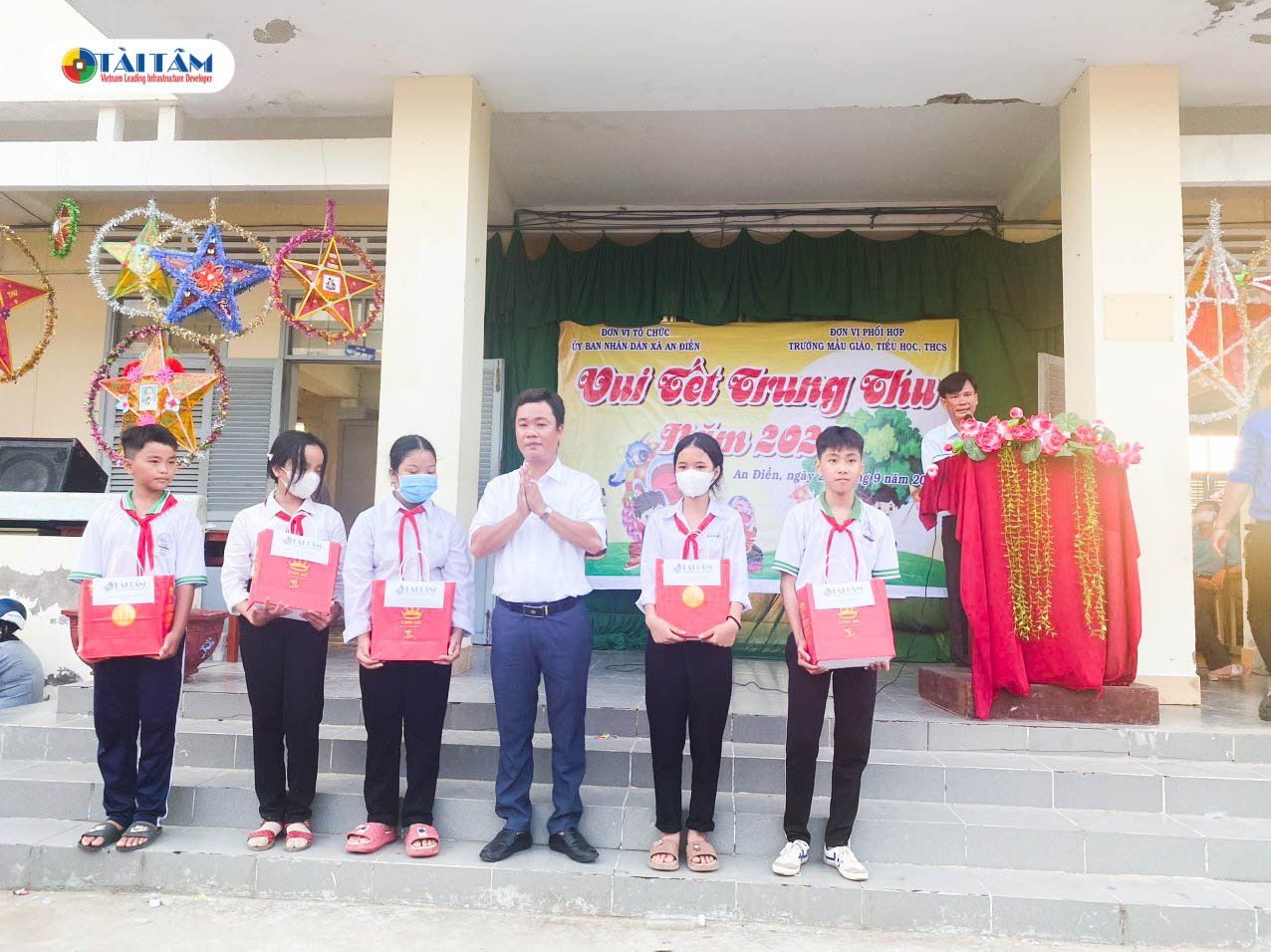BAN QUẢN LÝ DỰ ÁN ĐIỆN GIÓ THẠNH PHÚ - BẾN TRE NỐI DÀI YÊU THƯƠNG QUA HOẠT ĐỘNG THIỆN NGUYỆN TRUNG THU 2023