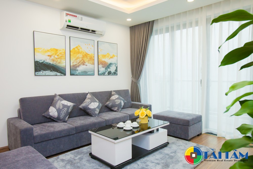phòng khách nhiều ánh sáng tự nhiên tại Tài Tâm grand Spring Suites West Lake 114 Xuân Diệu